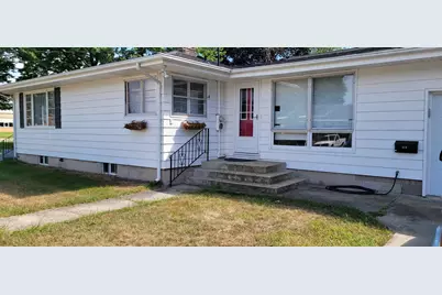 419 N Washington Avenue, Ludington, MI 49431 - Photo 4