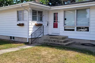 419 N Washington Ave, Ludington, MI 49431 - Photo 4