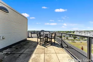 105 W Danaher St, Ludington, MI 49431 - Photo 64