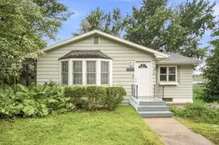 923 Bell Ave, New Buffalo, MI 49117 - Photo 1