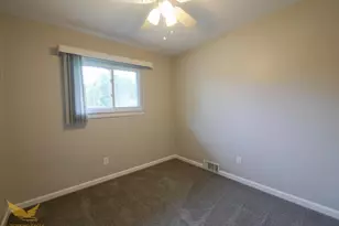 36005 Lucerne St, Clinton Twp, MI 48035 - Photo 12