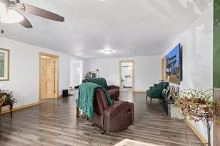 101 River Ct, Saint Louis, MI 48880 - Photo 4