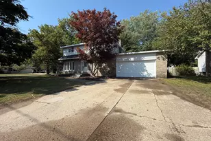 128 Tulgey Wood Ln, Whitehall, MI 49461 - Photo 2