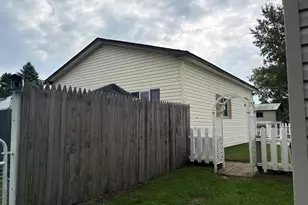 1455 Eldon Ct, Gladwin, MI 48624 - Photo 8