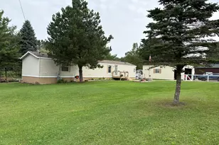 1455 Eldon Ct, Gladwin, MI 48624 - Photo 4