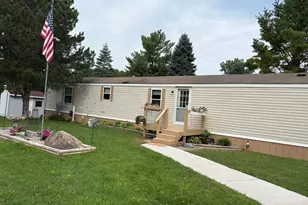 1455 Eldon Ct, Gladwin, MI 48624 - Photo 2