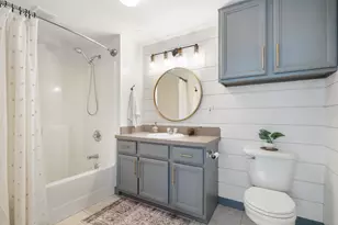 940 Monroe Ave NW, Grand Rapids, MI 49503 - Photo 16