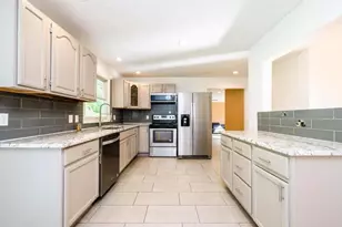 1082 Louis Dr, Benton Harbor, MI 49022 - Photo 4