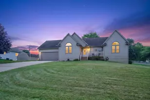 2101 Appleway Dr, Jackson, MI 49203 - Photo 1