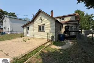 510 5th St, Ludington, MI 49431 - Photo 2