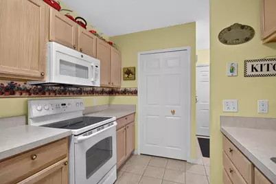 718 W Barrington Circle, Jackson, MI 49203 - Photo 2