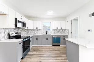 25503 New York St, Dearborn Heights, MI 48125 - Photo 18