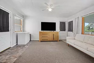 832 N Jefferson St, Lowell, MI 49331 - Photo 10