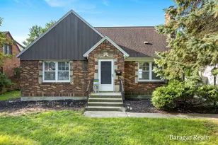 920 Ellsmere St NE, Grand Rapids, MI 49505 - Photo 2