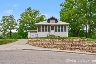447 Baldie St, Ionia, MI 48846 - Photo 2