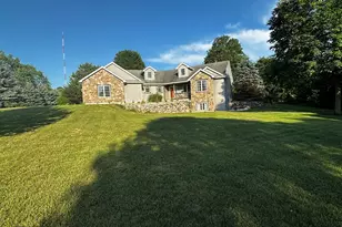 5752 Windsong Dr, Delton, MI 49046 - Photo 4