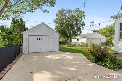 846 Lake Michigan Drive NW, Grand Rapids, MI 49504 - Photo 32