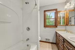 2146 Engleside Dr SE, Grand Rapids, MI 49546 - Photo 20
