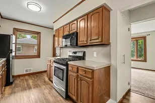 2146 Engleside Dr SE, Grand Rapids, MI 49546 - Photo 10