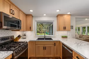 819 E Plainfield Ct, Zeeland, MI 49464 - Photo 6