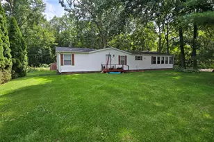 2625 Sanford Dr, Hillsdale, MI 49242 - Photo 2