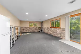 9520 Hidden Bluff Dr NE, Rockford, MI 49341 - Photo 24