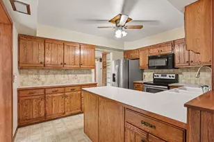 235 Oriole Dr, Battle Creek, MI 49037 - Photo 6