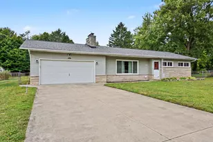 235 Oriole Dr, Battle Creek, MI 49037 - Photo 2