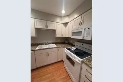 2006 Wealthy Street SE #104, Grand Rapids, MI 49506 - Photo 10