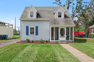 33 Pleasant Ave, Battle Creek, MI 49015 - Photo 1