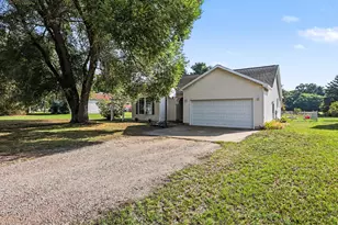 338 Maple St, Newaygo, MI 49337 - Photo 24