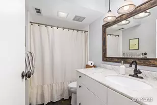 2471 Abbington Dr SE, Grand Rapids, MI 49506 - Photo 16