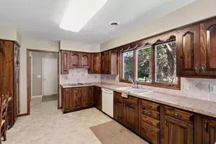 603 Beechwood Dr, Allegan, MI 49010 - Photo 8