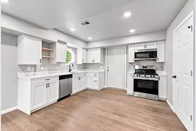 109 Michigan Avenue, Hartford, MI 49057 - Photo 2