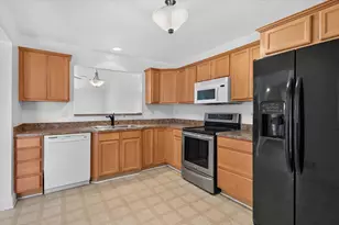 35251 Silver Maple Dr, Clinton Twp, MI 48035 - Photo 4