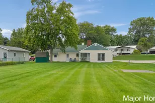734 Lakeview Dr, Lake Odessa, MI 48849 - Photo 6