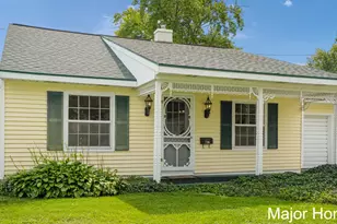 734 Lakeview Dr, Lake Odessa, MI 48849 - Photo 8