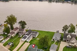 734 Lakeview Dr, Lake Odessa, MI 48849 - Photo 2