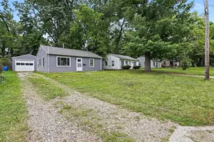 210 W Spaulding Ave W, Battle Creek, MI 49037 - Photo 2