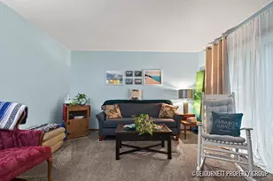 944 Village Ln, Jenison, MI 49428 - Photo 8