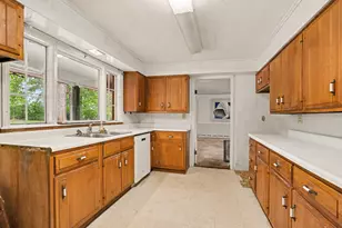 10403 S Chapin Ln, Berrien Springs, MI 49103 - Photo 12