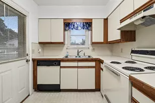 304 S Ferry St, Ludington, MI 49431 - Photo 14