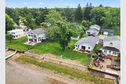 11334 E Shore Drive, Delton, MI 49046 - Photo 12