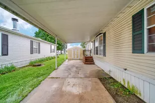 1559 Briarwood Dr, Adrian, MI 49221 - Photo 2