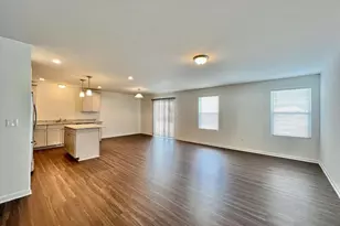 10284 Swan Lake Cir, Ypsilanti, MI 48197 - Photo 4