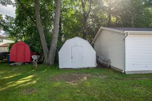 104 Dale Dr, Houghton Lake, MI 48629 - Photo 16