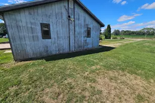 6597 W Walton Rd, Blanchard, MI 49310 - Photo 6