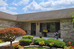 43164 Hillcrest Dr, Sterling Heights, MI 48313 - Photo 2