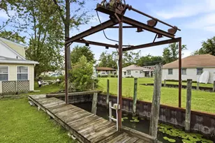124 N Park Dr, Algonac, MI 48001 - Photo 20