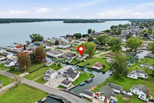 124 N Park Dr, Algonac, MI 48001 - Photo 2